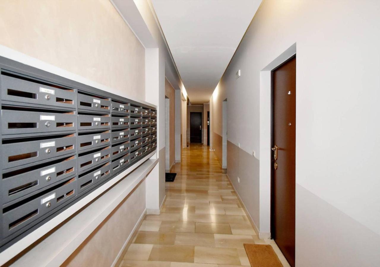 Metro Famagosta - Modern Suite Free Wifi & Parking Milano Esterno foto